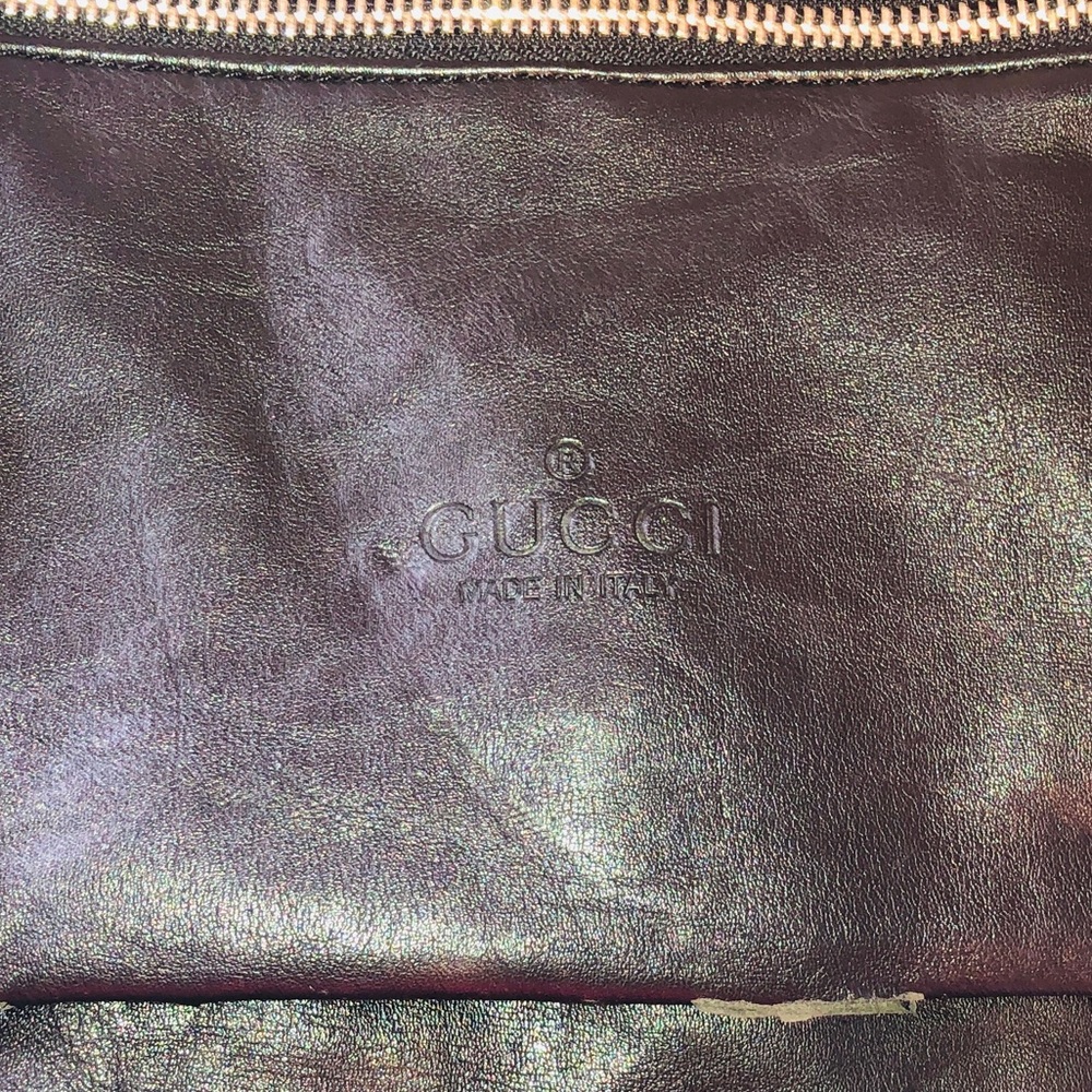 Black handbag says Gucci